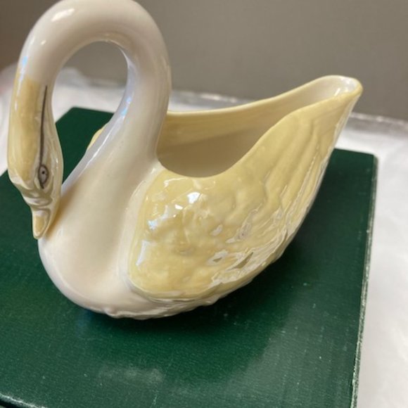 Belleek Pottery Bowl Swan Lustre 6" - Picture 1 of 6